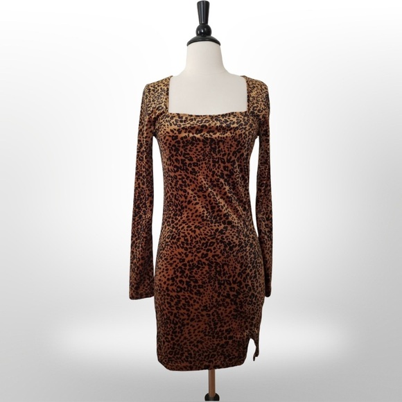 Forever 21 Dresses & Skirts - 🐆 Forever 21 Velvet Leopard Mini Dress – Size S